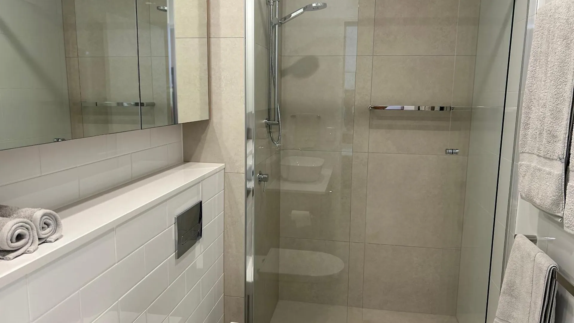 Centrally Located Manuka Apartment Kingston